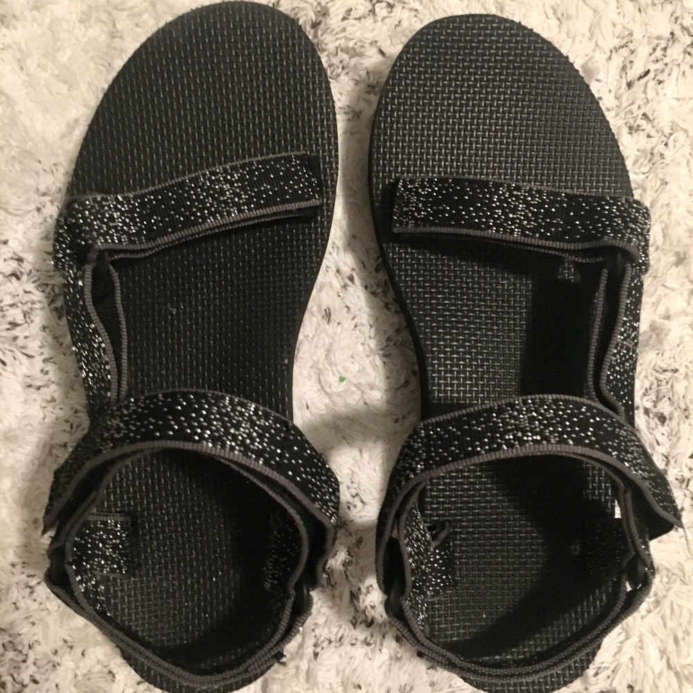 TEVA Midform Universal in Black Constellation